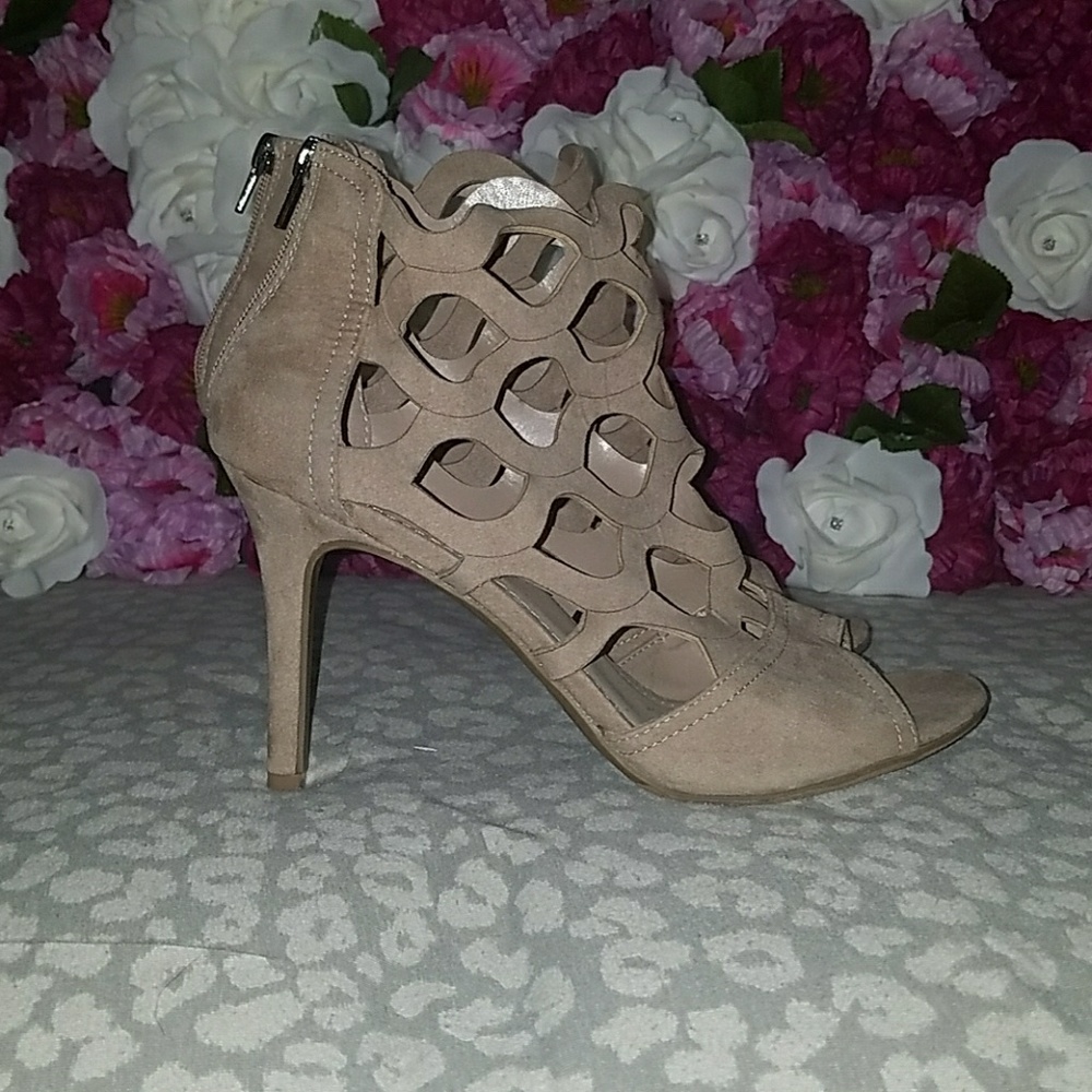 Super cute heels!